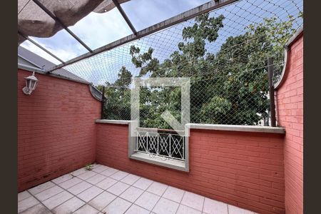 Casa de condomínio à venda com 215m², 3 quartos e 2 vagasTerraço