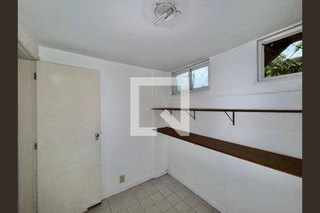 Casa de condomínio à venda com 215m², 3 quartos e 2 vagasQuarto de Serviço