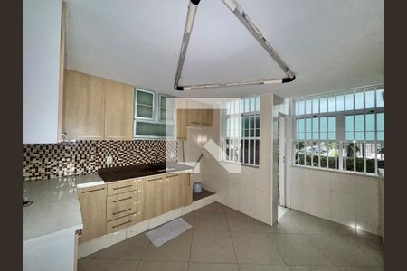 Casa de condomínio à venda com 215m², 3 quartos e 2 vagasCozinha