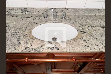 Casa de condomínio à venda com 215m², 3 quartos e 2 vagasBanheiro da Suíte 2