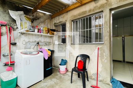 Casa à venda com 165m², 4 quartos e 2 vagas Casa à venda com 165m², 4 quartos e 2 vagasCozinha e Área de Serviço