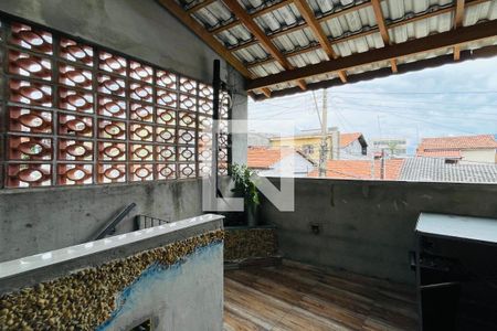 Casa à venda com 165m², 4 quartos e 2 vagas Casa à venda com 165m², 4 quartos e 2 vagasCozinha e Área de Serviço