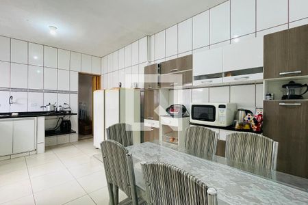 Casa à venda com 165m², 4 quartos e 2 vagas Casa à venda com 165m², 4 quartos e 2 vagasCozinha e Área de Serviço