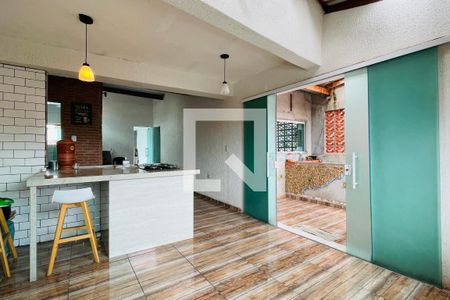 Casa à venda com 165m², 4 quartos e 2 vagas Casa à venda com 165m², 4 quartos e 2 vagasCozinha e Área de Serviço