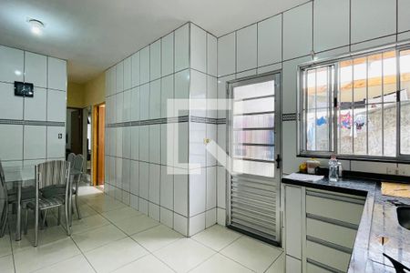 Casa à venda com 165m², 4 quartos e 2 vagas Casa à venda com 165m², 4 quartos e 2 vagasCozinha e Área de Serviço