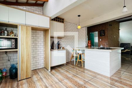 Casa à venda com 165m², 4 quartos e 2 vagas Casa à venda com 165m², 4 quartos e 2 vagasCozinha e Área de Serviço