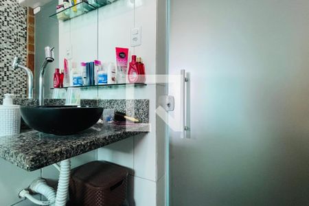 Casa à venda com 165m², 4 quartos e 2 vagas Casa à venda com 165m², 4 quartos e 2 vagasBanheiro 1