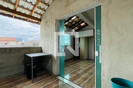 Casa à venda com 165m², 4 quartos e 2 vagas Casa à venda com 165m², 4 quartos e 2 vagasCozinha e Área de Serviço