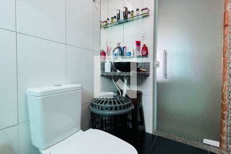 Casa à venda com 165m², 4 quartos e 2 vagas Casa à venda com 165m², 4 quartos e 2 vagasBanheiro 1