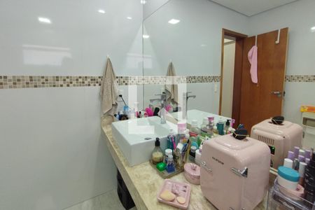 Casa de condomínio para alugar com 290m², 4 quartos e 4 vagasBanheiro Suíte 2