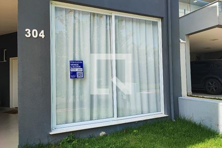 Casa de condomínio para alugar com 290m², 4 quartos e 4 vagasPLACA INSTALADA NA FACHADA