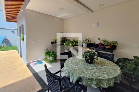 Casa de condomínio para alugar com 290m², 4 quartos e 4 vagasQuintal