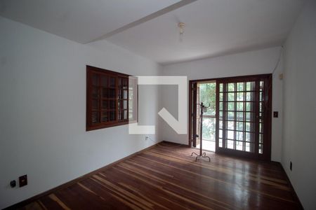 Casa à venda com 400m², 5 quartos e 4 vagas Casa à venda com 400m², 5 quartos e 4 vagasQuarto