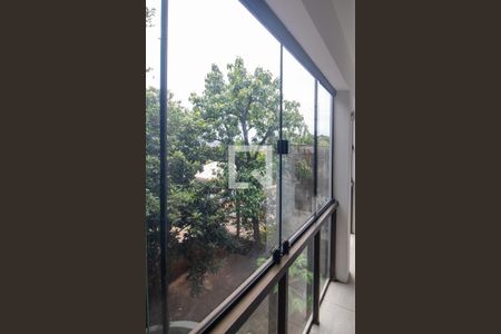 Casa à venda com 400m², 5 quartos e 4 vagas Casa à venda com 400m², 5 quartos e 4 vagasVaranda