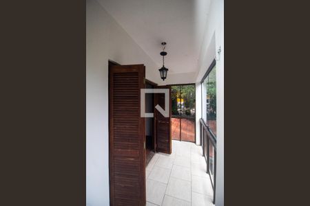 Casa à venda com 400m², 5 quartos e 4 vagas Casa à venda com 400m², 5 quartos e 4 vagasVaranda