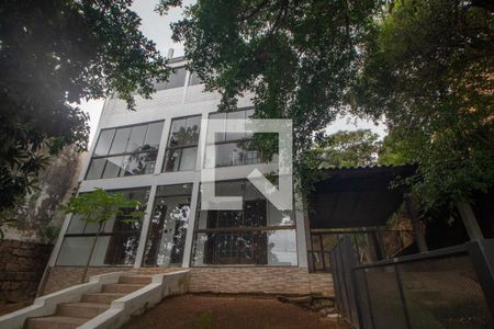 Casa à venda com 400m², 5 quartos e 4 vagas Casa à venda com 400m², 5 quartos e 4 vagasFachada