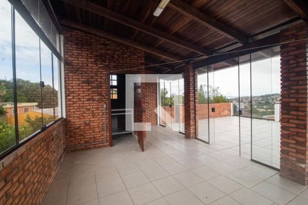 Casa à venda com 400m², 5 quartos e 4 vagas Casa à venda com 400m², 5 quartos e 4 vagasTerraço