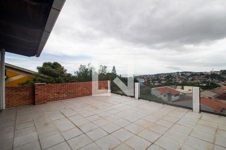 Casa à venda com 400m², 5 quartos e 4 vagas Casa à venda com 400m², 5 quartos e 4 vagasTerraço