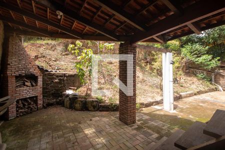 Casa à venda com 400m², 5 quartos e 4 vagas Casa à venda com 400m², 5 quartos e 4 vagasÁrea comum - Churrasqueira