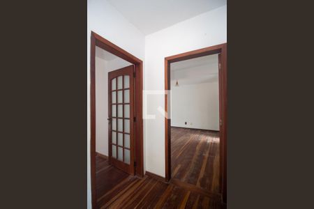 Casa à venda com 400m², 5 quartos e 4 vagas Casa à venda com 400m², 5 quartos e 4 vagasCorredor