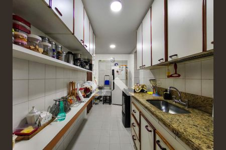 Apartamento à venda com 102m², 2 quartos e 1 vagaCozinha