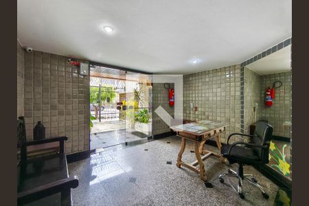 Apartamento à venda com 102m², 2 quartos e 1 vagaFachada e portaria