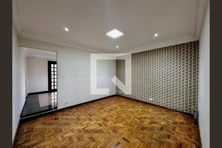 Casa à venda com 248m², 4 quartos e 2 vagasSala