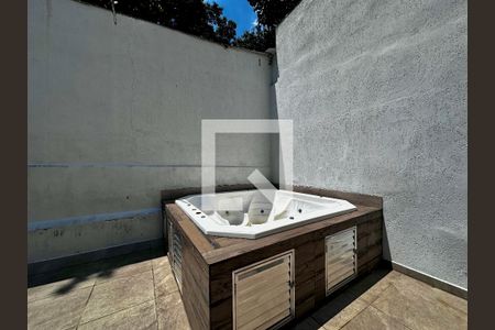 Casa à venda com 248m², 4 quartos e 2 vagasHidro