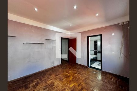 Casa à venda com 248m², 4 quartos e 2 vagasSuíte