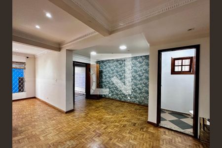 Casa à venda com 248m², 4 quartos e 2 vagasSala