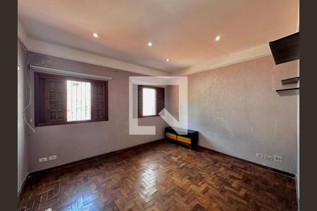 Casa à venda com 248m², 4 quartos e 2 vagasSuíte