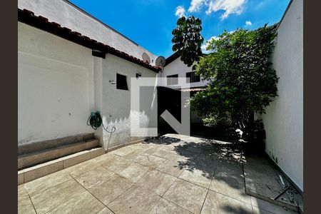 Casa à venda com 248m², 4 quartos e 2 vagasQuintal