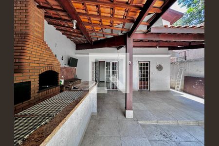 Casa à venda com 248m², 4 quartos e 2 vagasQuintal