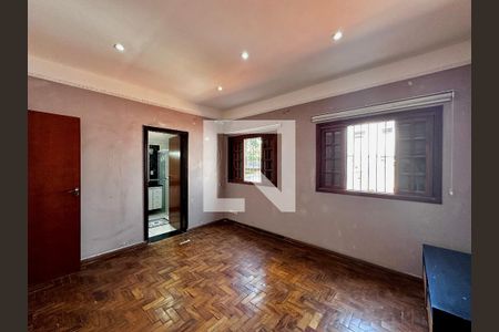 Casa à venda com 248m², 4 quartos e 2 vagasSuíte
