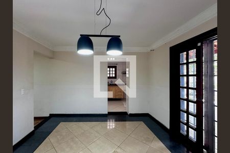 Casa à venda com 248m², 4 quartos e 2 vagasSala