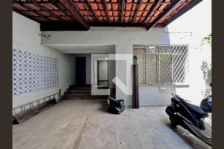 Casa à venda com 248m², 4 quartos e 2 vagasGaragem