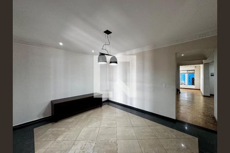 Casa à venda com 248m², 4 quartos e 2 vagasSala