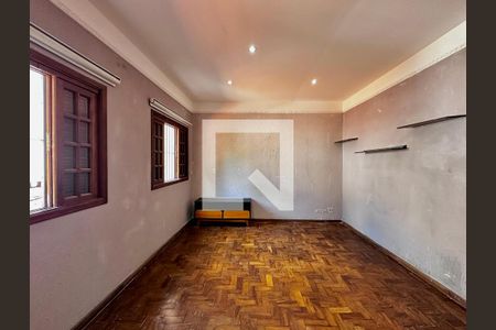 Casa à venda com 248m², 4 quartos e 2 vagasSuíte