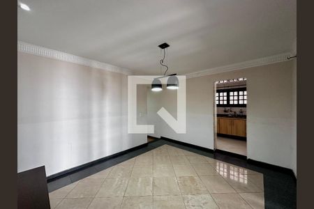 Casa à venda com 248m², 4 quartos e 2 vagasSala