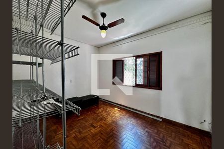 Casa à venda com 248m², 4 quartos e 2 vagasQuarto 4