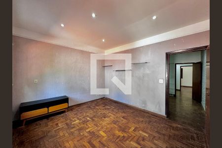 Casa à venda com 248m², 4 quartos e 2 vagasSuíte