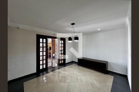 Casa à venda com 248m², 4 quartos e 2 vagasSala