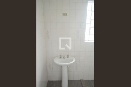 Casa à venda com 170m², 3 quartos e 2 vagasBanheiro