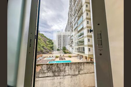 Apartamento à venda com 240m², 3 quartos e 1 vagaÁrea de Serviço