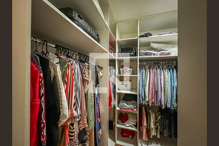 Apartamento à venda com 240m², 3 quartos e 1 vagaSuíte Closet