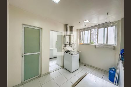 Apartamento à venda com 240m², 3 quartos e 1 vagaÁrea de Serviço