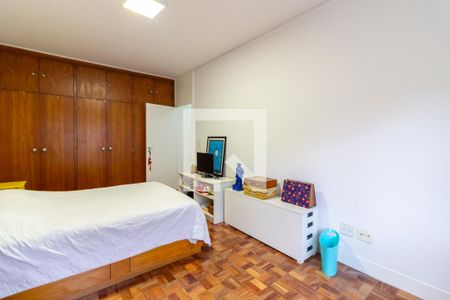 Casa à venda com 390m², 4 quartos e 4 vagas Casa à venda com 390m², 4 quartos e 4 vagasQuarto 1