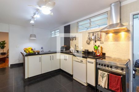 Casa à venda com 390m², 4 quartos e 4 vagas Casa à venda com 390m², 4 quartos e 4 vagasCozinha
