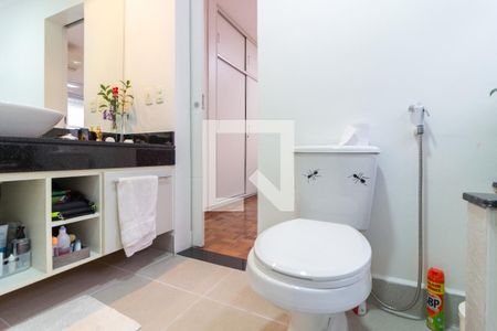 Casa à venda com 390m², 4 quartos e 4 vagas Casa à venda com 390m², 4 quartos e 4 vagasBanheiro da Suíte 1