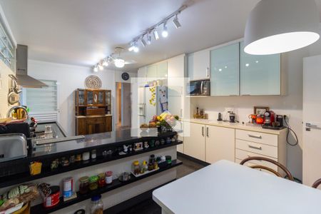 Casa à venda com 390m², 4 quartos e 4 vagas Casa à venda com 390m², 4 quartos e 4 vagasCozinha